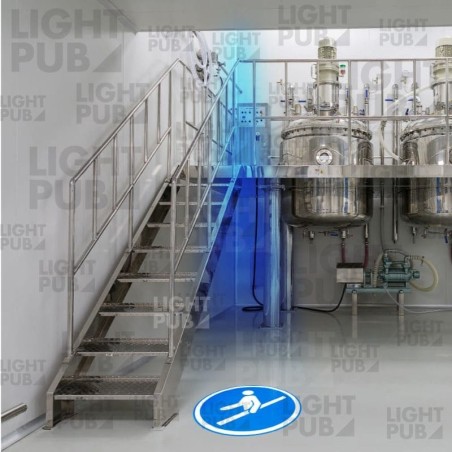 Warning light to prevent accidental falls on stairs Warning light to prevent accidental falls on stairs