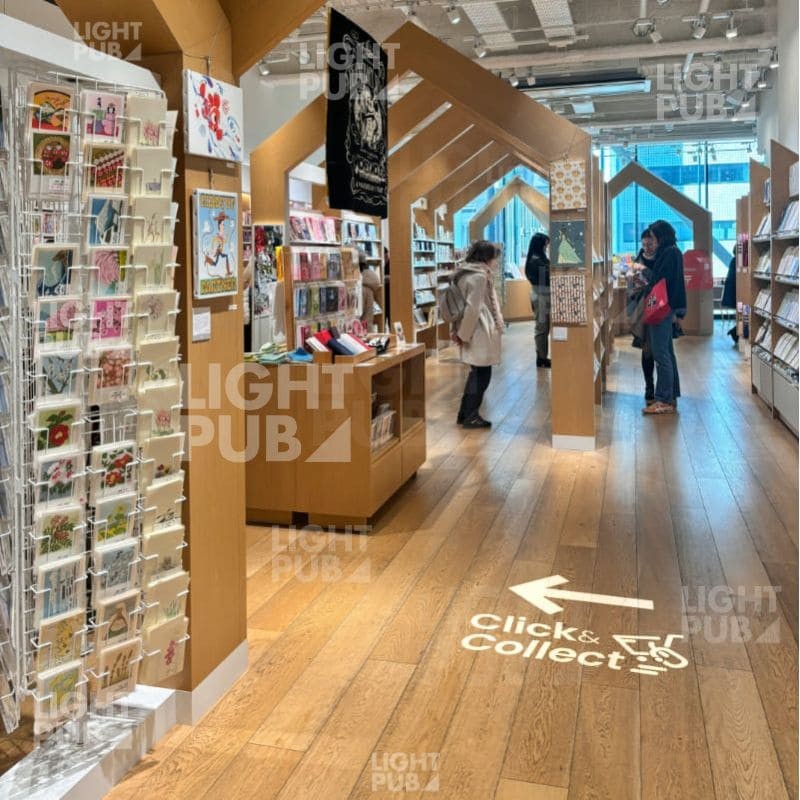 Leuchtpfeil Bodenprojektor - Click & Collect für Geschäfte | Retail Signage